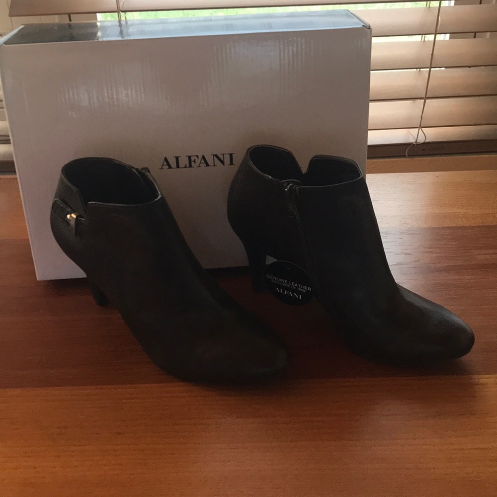 Women’s Alfani shoes